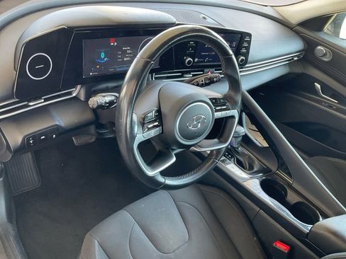 Used 2022 Hyundai Elantra SEL w/ Convenience + Premium Package image 16