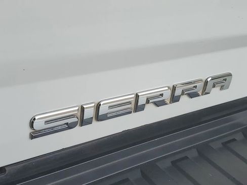 Used 2017 GMC Sierra 2500 SLT w/ Duramax Plus Package AWD/4WD image 9