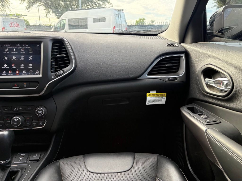 Certified 2022 Jeep Cherokee Latitude Lux w/ Sun & Sound Group FWD image 8