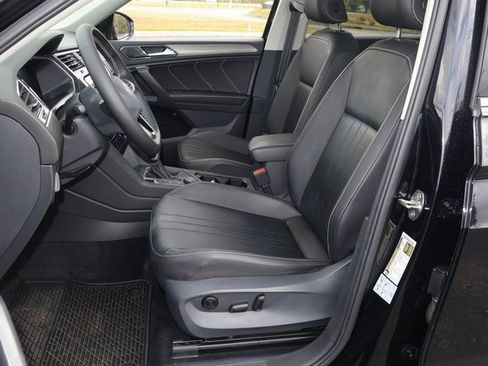 Certified 2022 Volkswagen Tiguan SE w/ Panoramic Sunroof Package image 12