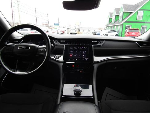 Used 2022 Jeep Grand Cherokee L Laredo w/ Luxury Tech Group I AWD/4WD image 9