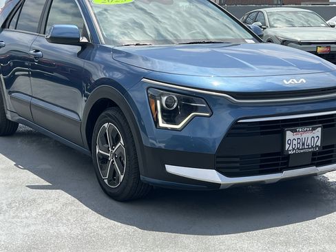Certified 2023 Kia Niro EX FWD image 11