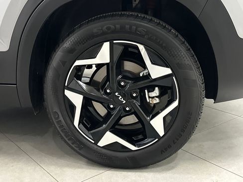 New 2025 Kia Seltos EX image 8