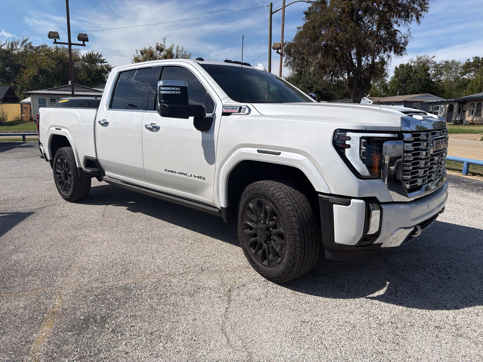 Used 2024 GMC Sierra 2500 Denali w/ Denali Reserve Package AWD/4WD image 3