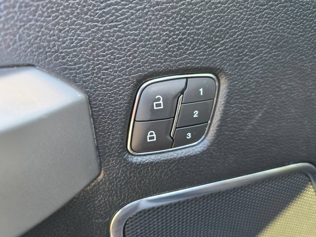 Used 2019 Ford F150 Lariat w/ Equipment Group 502A Luxury AWD/4WD image 20