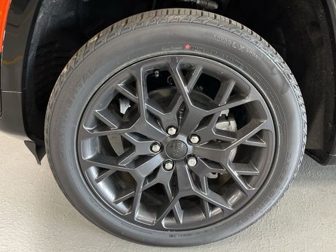 New 2025 Jeep Grand Cherokee L Summit image 5