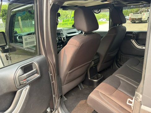 Used 2014 Jeep Wrangler Unlimited Sahara AWD/4WD image 17