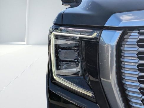 Used 2024 GMC Yukon XL Denali image 8