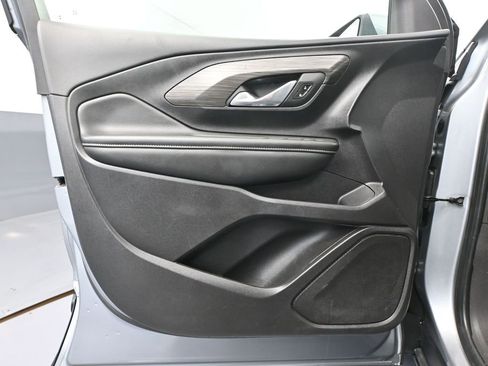 Used 2024 GMC Terrain SLE image 18