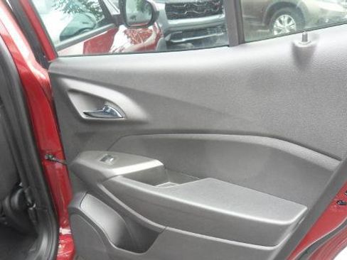Used 2024 Chevrolet Trax LS w/ LS Convenience Package FWD image 18