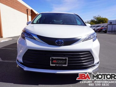 Used 2023 Toyota Sienna XLE image 18