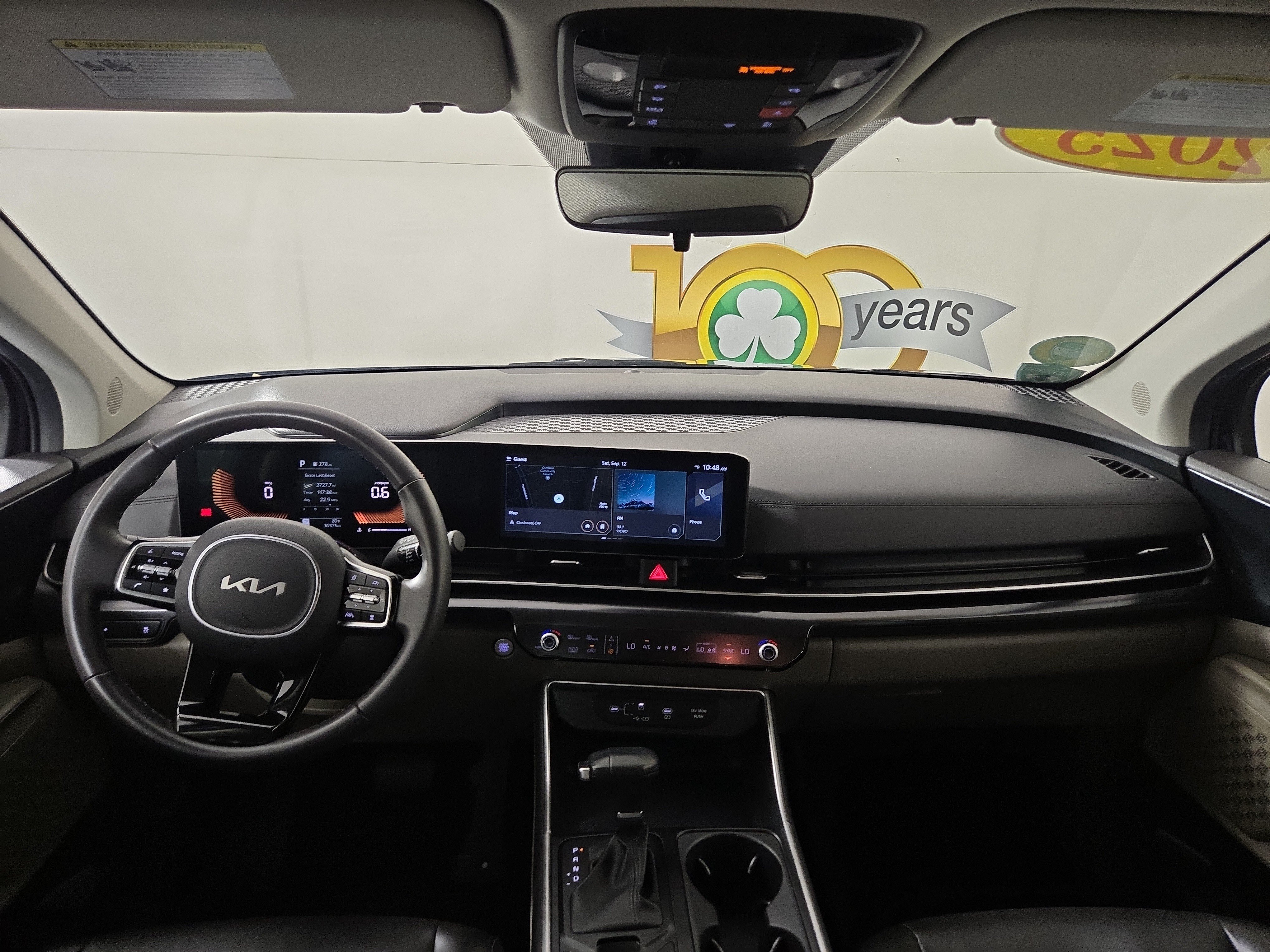 Used 2025 Kia Carnival FWD image 14