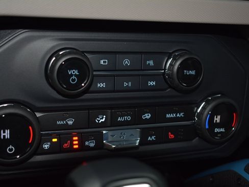 Used 2024 Ford Bronco Wildtrak image 17