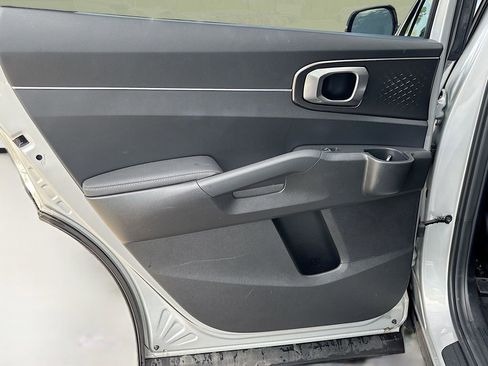 Used 2025 Kia Sorento EX w/ EX Panoramic Sunroof Package image 17