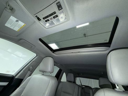 Used 2019 Toyota Highlander XLE image 8