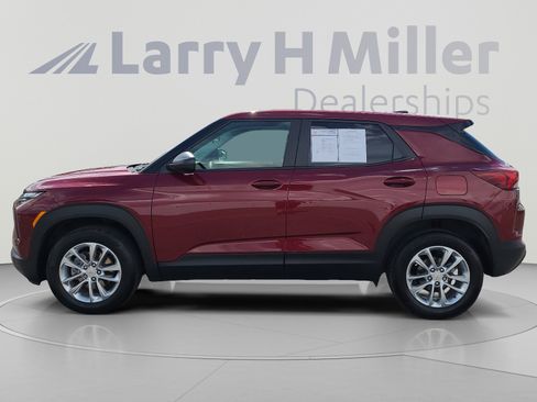 Used 2025 Chevrolet TrailBlazer LS w/ LS Convenience Package FWD image 2