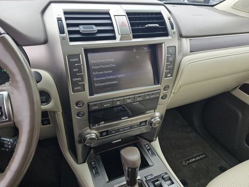 Used 2018 Lexus GX 460 Luxury w/ Preferred Accessory Package AWD/4WD image 33