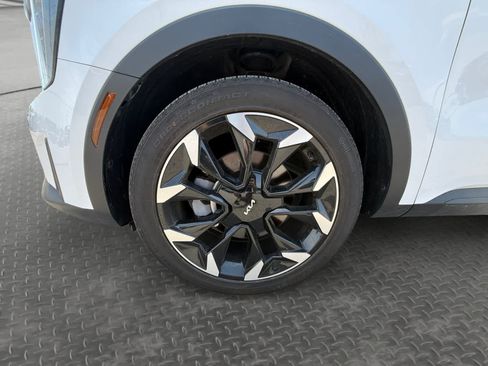 Used 2024 Kia Sorento EX w/ Panoramic Sunroof Package FWD image 9