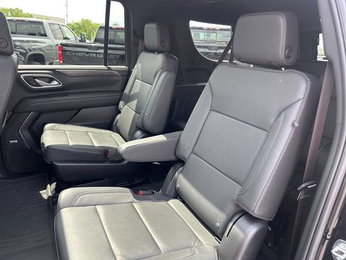 Used 2024 Chevrolet Suburban Z71 w/ Luxury Package AWD/4WD image 43