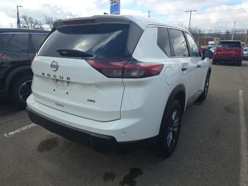 Used 2024 Nissan Rogue S image 5