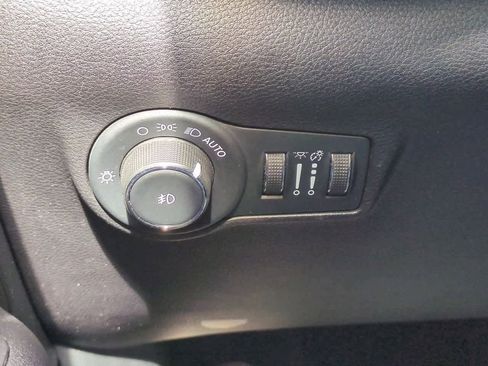 Certified 2022 Jeep Compass Altitude image 18