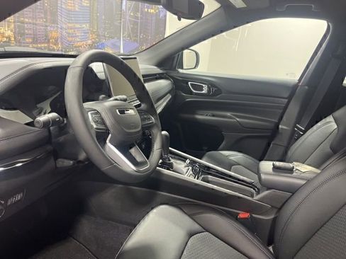 New 2026 Jeep Compass Latitude image 10