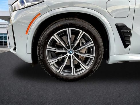 Used 2024 BMW X5 xDrive50e w/ M Sport Package AWD/4WD image 33