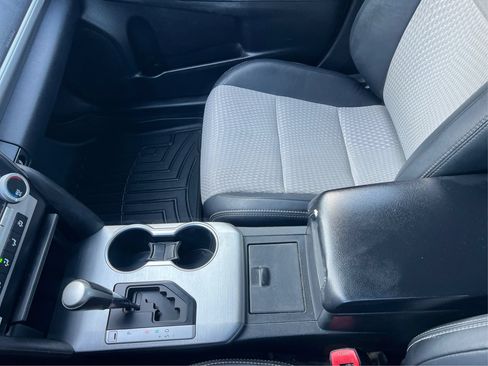 Used 2012 Toyota Camry SE FWD image 20