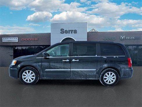Used 2016 Chrysler Town & Country Touring w/ Driver Convenience Group image 4