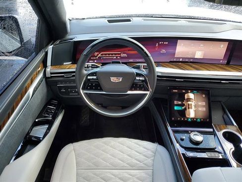 Certified 2026 Cadillac Escalade ESV Platinum Luxury image 37