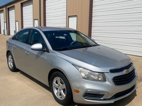 Used 2015 Chevrolet Cruze LT FWD image 3