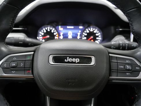 Used 2022 Jeep Compass Latitude w/ Sun and Sound Group AWD/4WD image 17