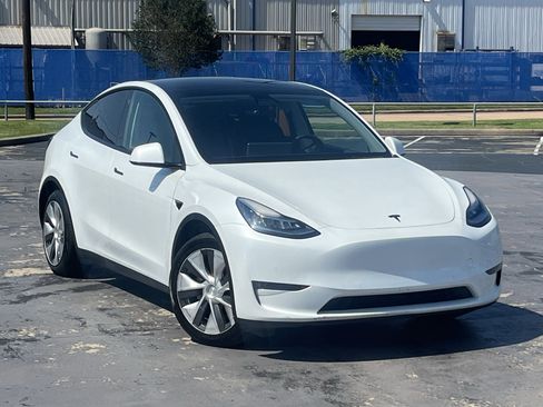 Used 2021 Tesla Model Y Long Range AWD/4WD image 3