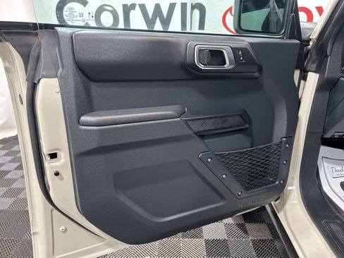 Used 2025 Ford Bronco Badlands image 21