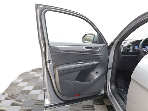 New 2026 Volkswagen Atlas Cross Sport SE w/ Panoramic Sunroof Package image 6