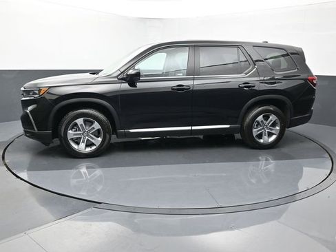 Used 2025 Honda Pilot EX-L image 2