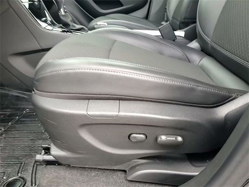 Used 2022 Buick Encore Preferred image 17