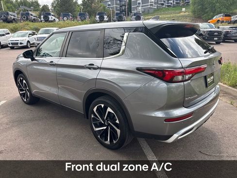Used 2024 Mitsubishi Outlander SE AWD/4WD image 3
