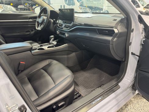 Used 2025 Nissan Altima 2.5 SR w/ SR Premium Package AWD/4WD image 12