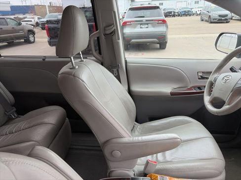 Used 2011 Toyota Sienna XLE image 12