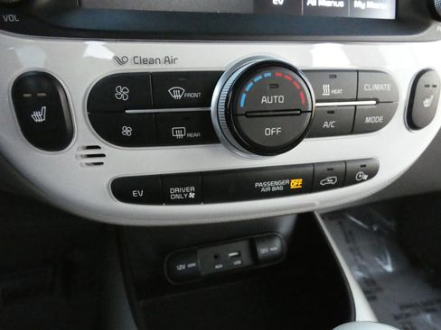 Used 2018 Kia Soul EV image 52