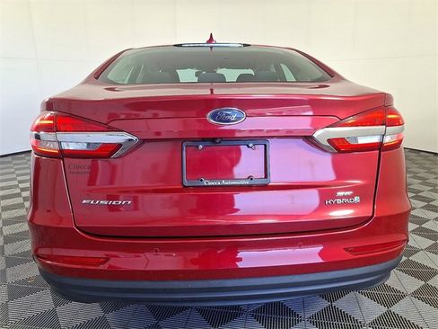 Used 2020 Ford Fusion SE image 9