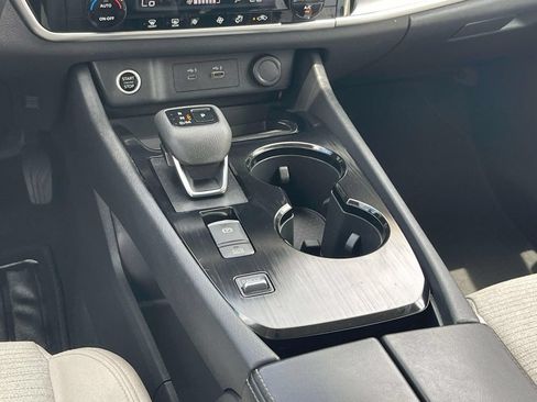 Used 2022 Nissan Rogue SV FWD image 23