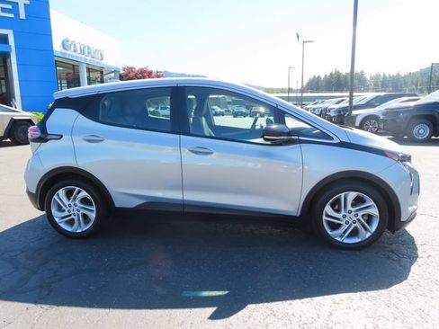 Used 2023 Chevrolet Bolt LT w/ Driver Confidence Package FWD image 9