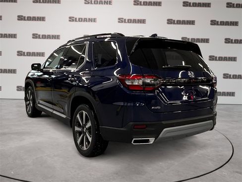 New 2025 Honda Pilot Touring image 3