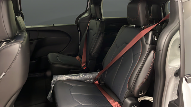 New 2027 Chrysler Pacifica Select FWD image 21