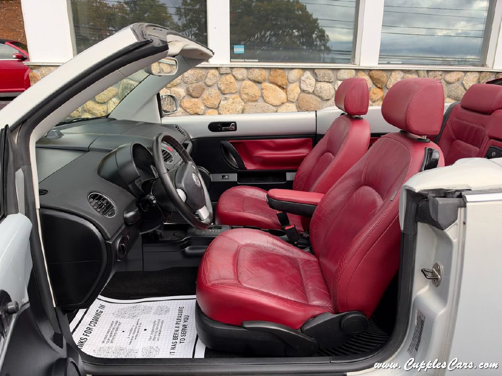 Used 2009 Volkswagen Beetle Blush FWD image 3