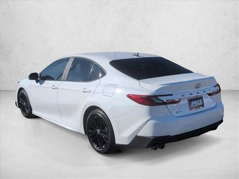 Used 2025 Toyota Camry SE w/ Convenience Package image 8