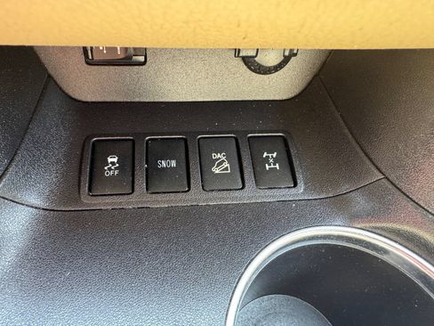 Used 2016 Toyota Highlander XLE AWD/4WD image 30