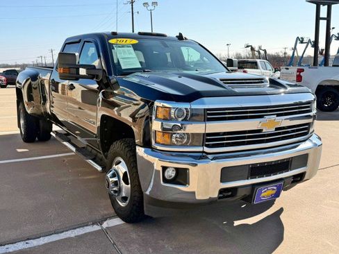 Used 2017 Chevrolet Silverado 3500 LT w/ LT Convenience Package image 7